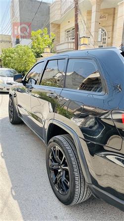 جیپ گراند شیرۆکی